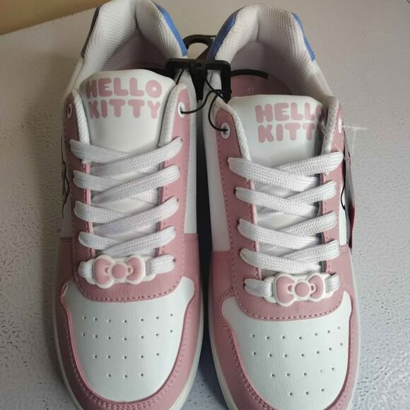 NEW NWT ADULT Woman's size 11 Hello Kitty Sneakers street wear - Picture 4 of 7